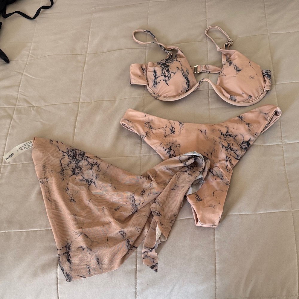 SHEIN Marble Print Bra and Panty Set - Pink and Black